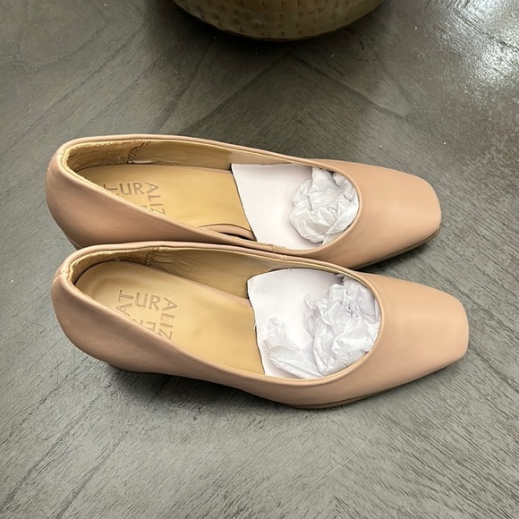 Naturalizer Warner Square Toe Pump (Wide) - Picture 7 of 13